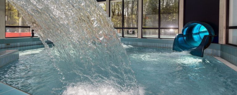 csm WesterwaldHachenburgLoewenbadWasserrutsche2 7cda485adb 768x309